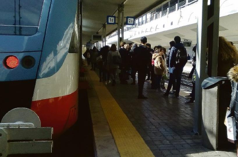 Guasto alla Ferrotramviaria un’altra giornata di delirio tra Bari e Andria