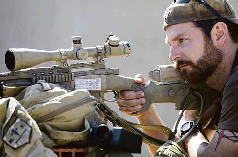 Cooper cecchino implacabile alle prese con scelte drammatiche nel film «American Sniper»