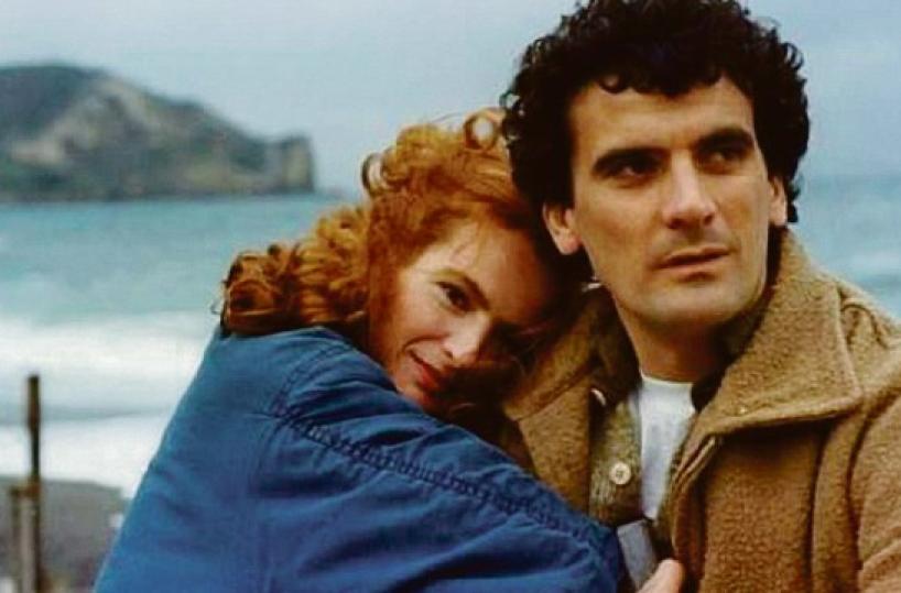 I tempi dell’amore raccontati dal genio comico di Troisi nel film «Scusate il ritardo»