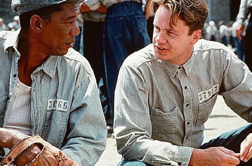 La vita violenta dentro il carcere e la fuga verso la libertà nel film con Freeman e Robbins