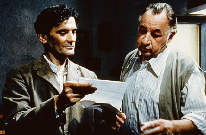 Il ricordo di Massimo Troisi a vent’anni dalla morte nel film «Il postino» con Noiret