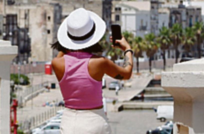 «Turista senti a me, vai piano: al Sud ti conviene»