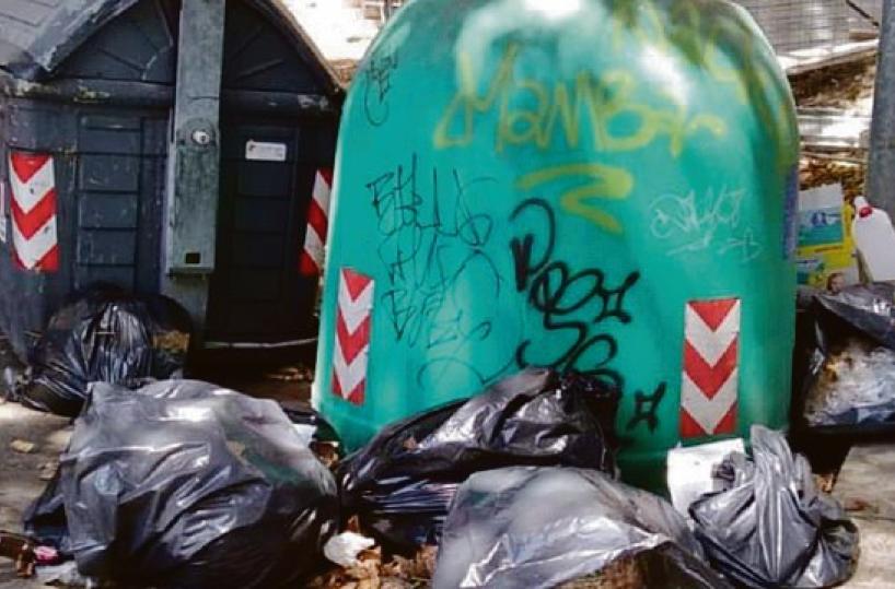 Bari, rifiuti lasciati per strada: spunta l’ipotesi linea dura