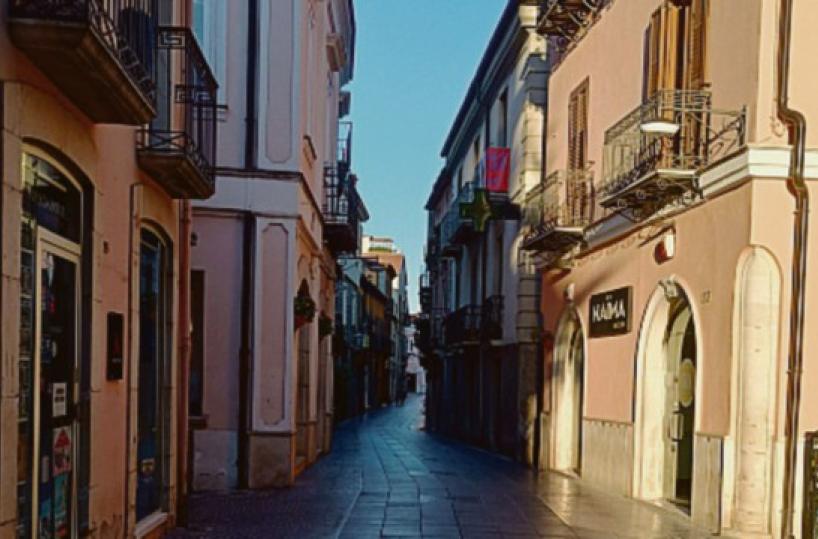 Potenza, la città dei divieti: dai monopattini al pallone in piazza
