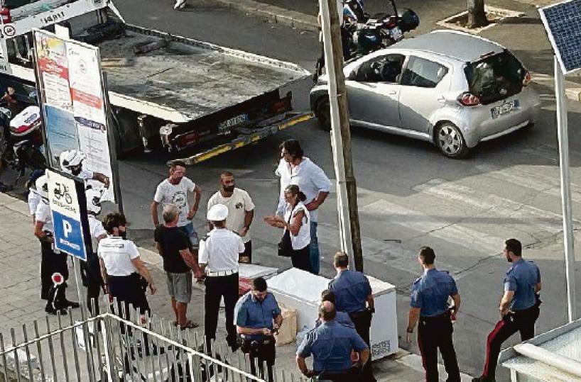Molfetta, «ambulante aggredito dalla Polizia locale» e i cittadini difendono l’abusivo multato