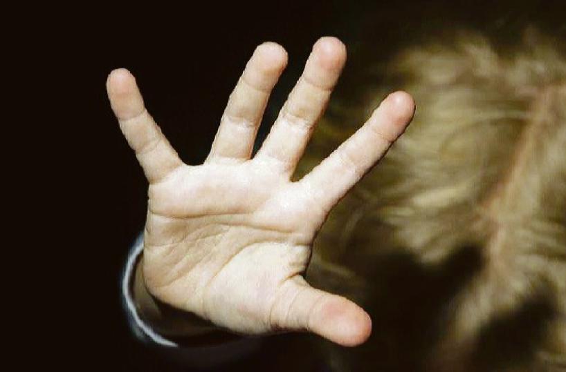 Orrore nel Salento, abusa delle sorelline: indagato il fratellastro