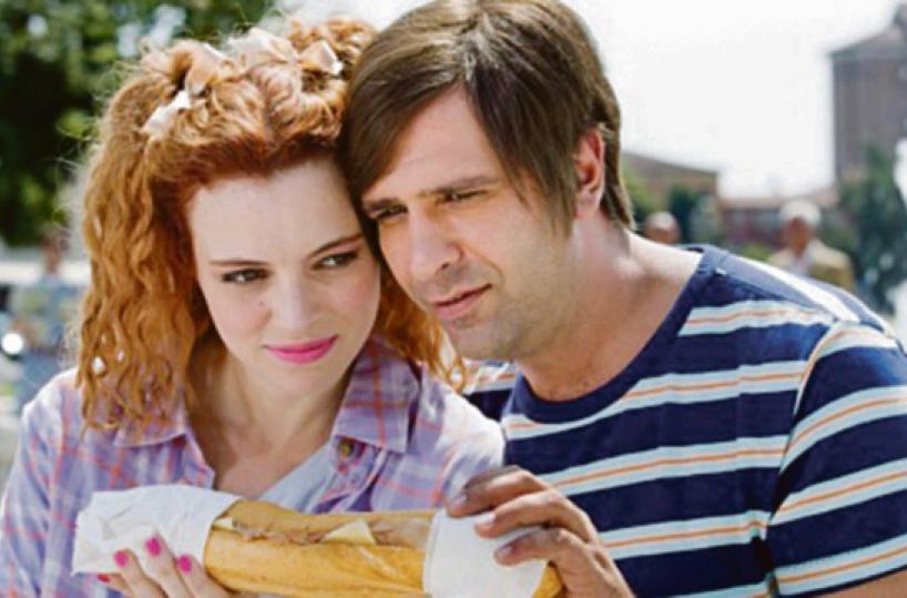 In «Sole a catinelle» le disavventure di Checco Zalone