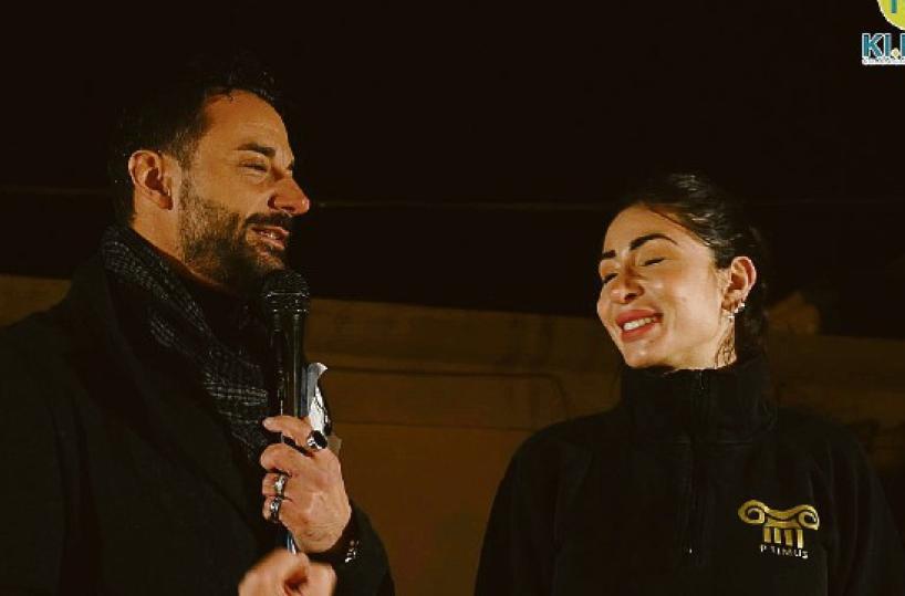 Taranto, il Comune festeggia «La magia del Natale». E sul palco c'è la moglie del boss Cicala