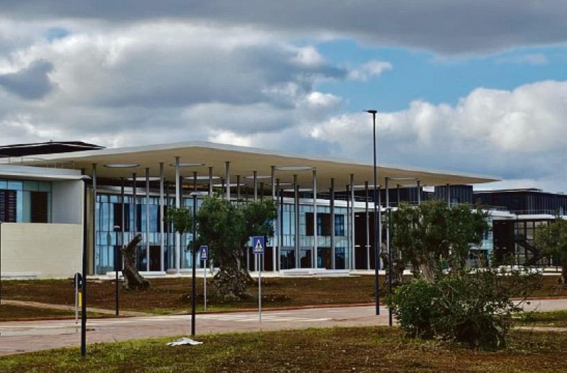 Monopoli-Fasano, per aprire il nuovo ospedale servono altri 300 medici e infermieri. E il centrosinistra litiga: non prendeteli da Brindisi