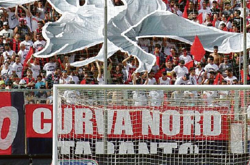 Aggredirono i calciatori del Taranto: 4 ultras condannati e 5 assolti