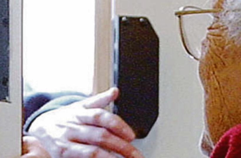 Martina Franca, «Scenda perchè c’è posta da firmare» e poi provano a svaligiarle la casa