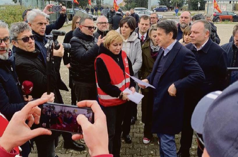 Stellantis, Conte a Melfi: «Una crisi senza precedenti»