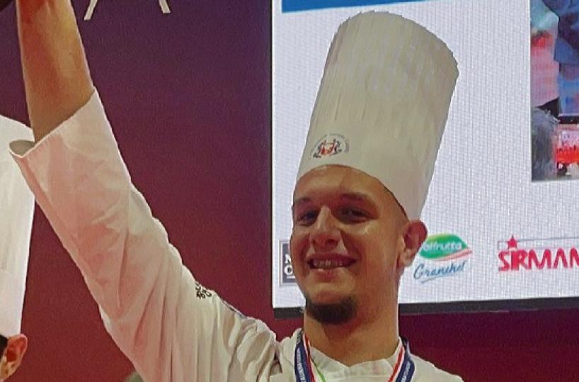 Emanuele Scattarella,  dall&rsquo;I.P.E.O.A. A. Perotti - P. Calamandrei di Bari alla sfida in India