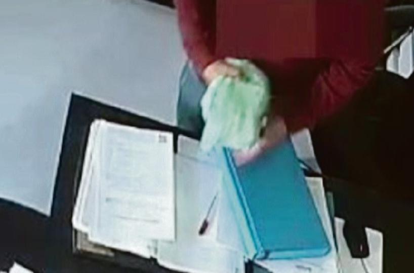 Asl Bari, l'ingegnere arrestato confessa altri 80mila euro di mazzette: nuove indagini sugli appalti 