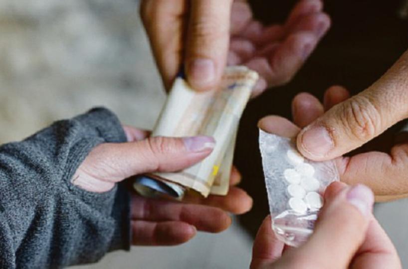 Droghe, consumi choc tra gli adolescenti Di moda lo sballo chimico, acquisti sui social