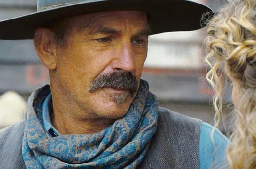 Le carovane dei colonizzatori attaccate dagli indiani Apache nel Far West del nuovo mondo