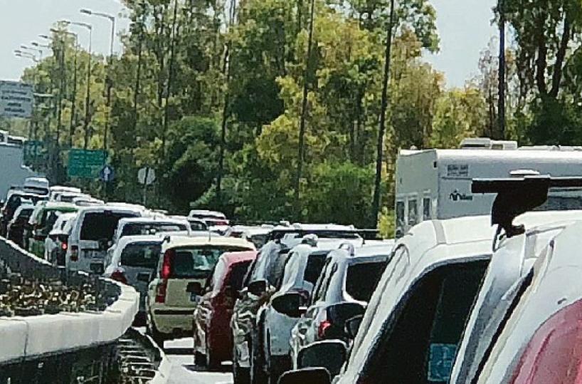 Ss 16, traffico e cantieri: l’incubo strada del mare con pendolari e turisti intrappolati tra Lecce e Bari