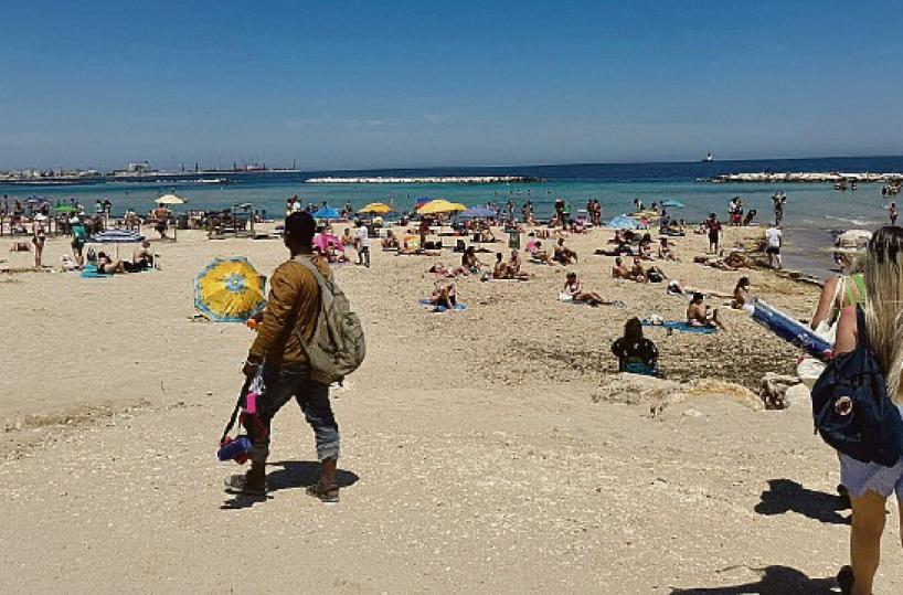 Pane e Pomodoro a Bari, la stagione parte ma senza «baywatch» in spiaggia