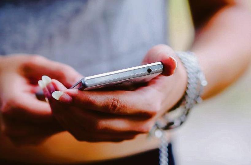 Perseguita e minaccia l’ex: «Dammi mia figlia». Arrestata donna a Bari