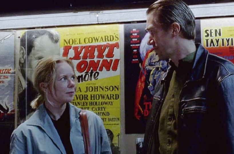 Il regista finlandese Kaurismäki racconta una storia d’amore fra famiglie difficili e alcolismo
