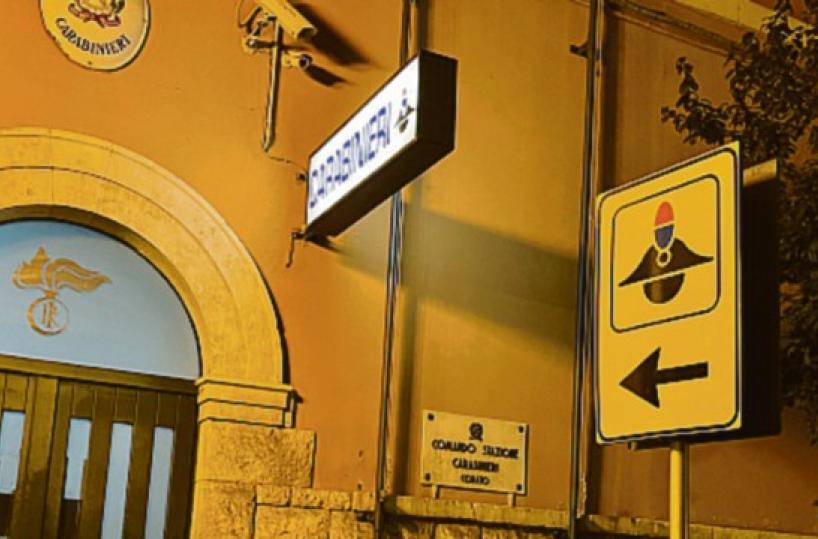 Corato, apprezzamenti pesanti sulla fidanzata poi estrae il coltello e ferisce il molestatore