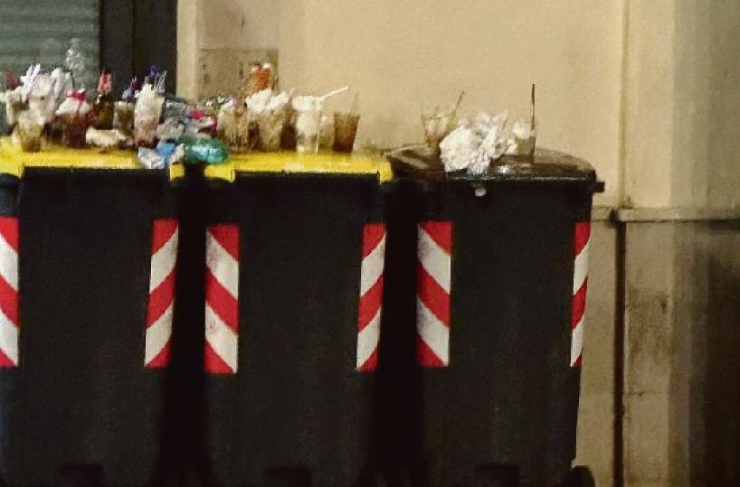 Raccolta dei rifiuti all'Umbertino di Bari, è già caos porta a porta
