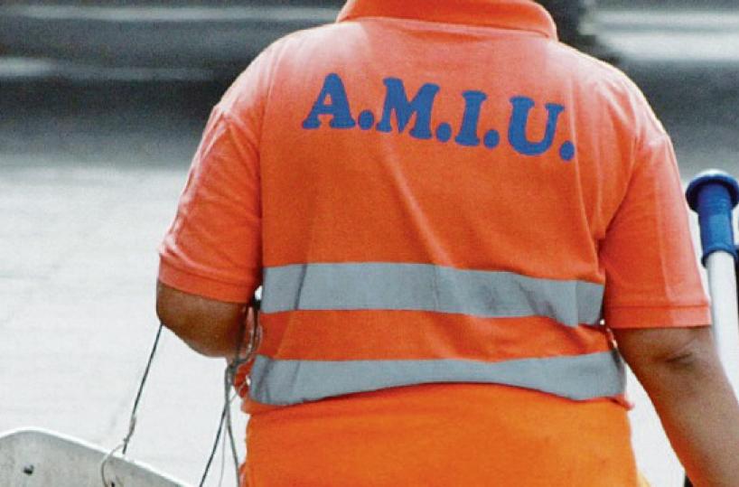 Una mini palazzina Laf nell’Amiu di Taranto: per 5 anni un lavoratore costretto a diventare «invisibile»