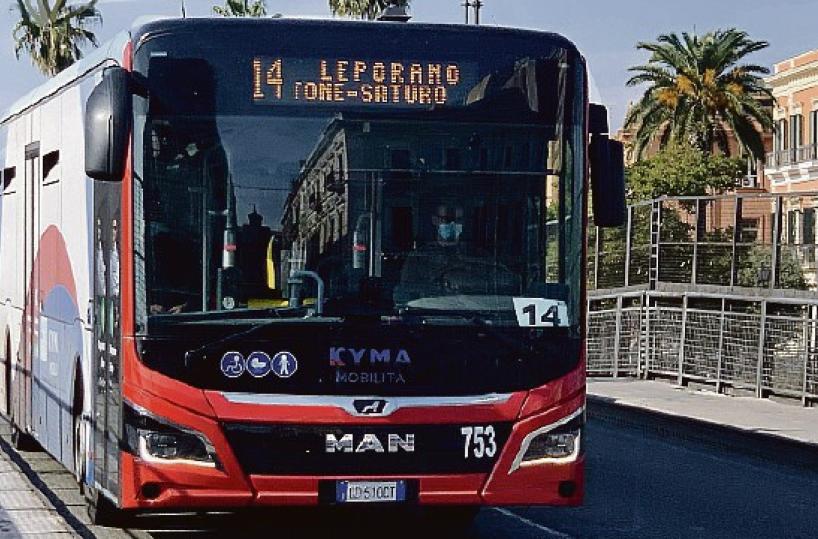 Orrore a Taranto: «Malore in bus, 25enne straniera ignorata da tutti i passeggeri»