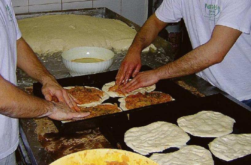 Non è estate senza la focaccia inventata dagli antichi romani