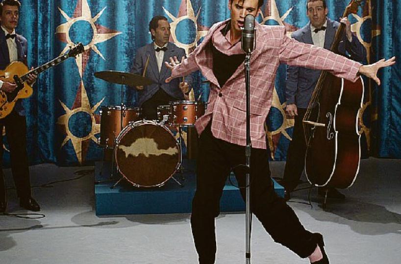 Nel film «Elvis» di Baz Luhrmann la vita e gli amori di Presley leggenda assoluta del rock’n’roll