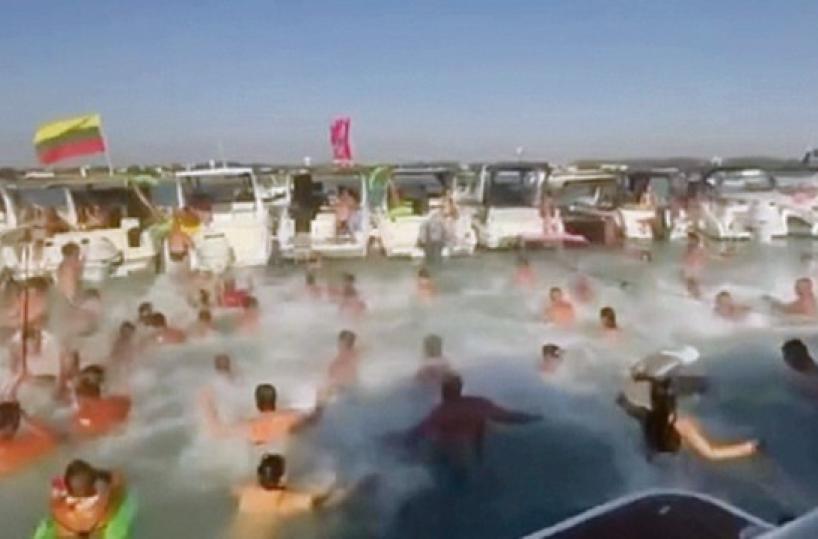 Porto Cesareo, gli abusivi invadono le zone protette: folli party in acqua non autorizzati