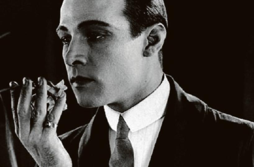 La vita e il mito di Rodolfo Valentino divo hollywoodiano