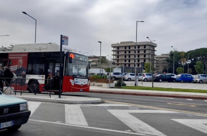 Natale a Bari senza traffico: tornano i Park&Ride con navette fino a tarda sera e anche di domenica