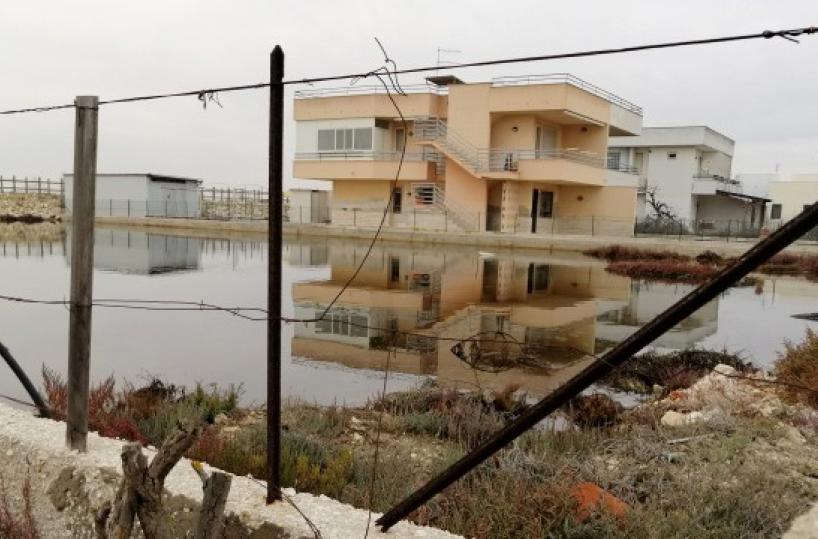 Manfredonia, due milioni buttati per (non) salvare il villaggio Ippocampo: «Favorita l'impresa del sindaco Rotice»