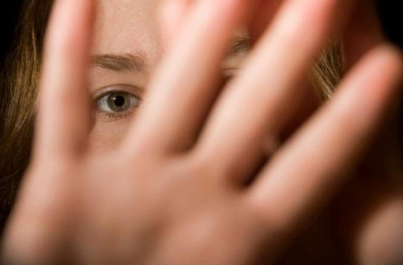 Bari, schiavizzata e costretta a prostituirsi 16enne fugge e denuncia gli aguzzini