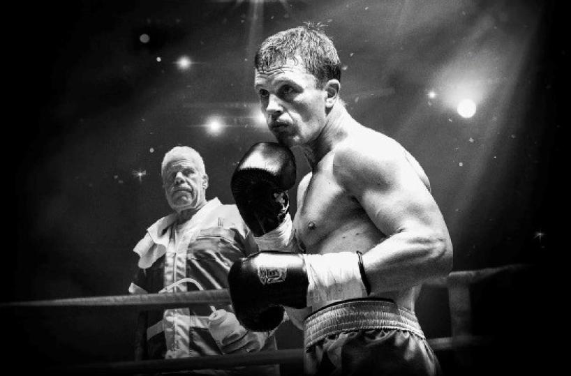 Un ex pugile uscito di prigione torna a combattere sul ring per ritrovare dignità e tranquillità