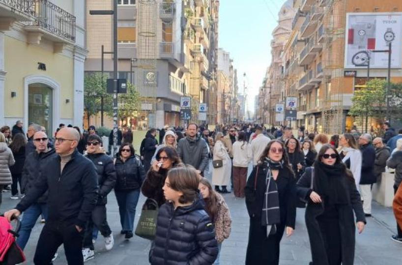 Shopping natalizio da record a Bari: il traffico manda il centro in tilt