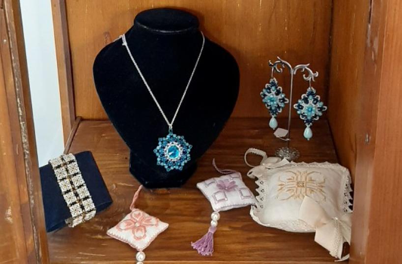 Gioielli alle stelle, olio e smartphone in caduta libera: ecco i prezzi sulle montagne russe