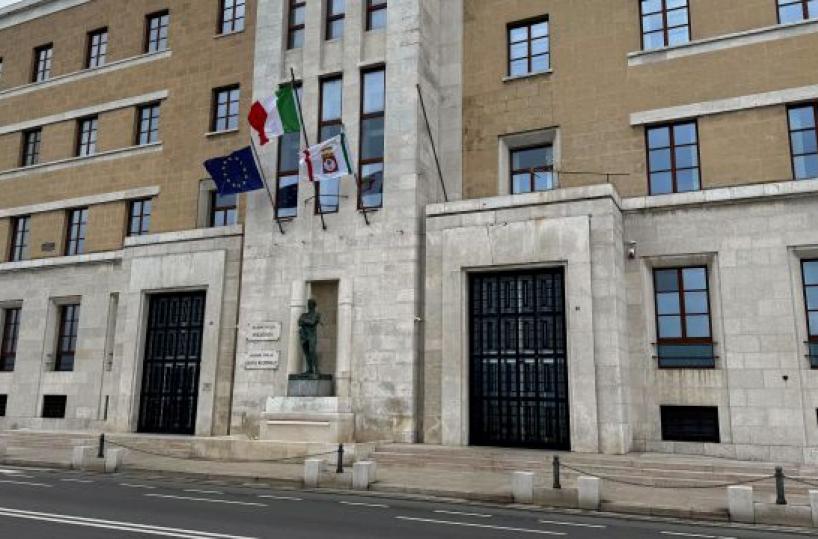 Regione, Decaro striglia le agenzie: &laquo;Basta assunzioni interinali, controllare tutti i precedenti penali&raquo;