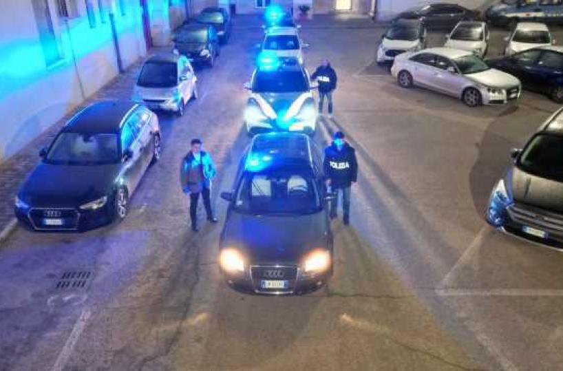 Taranto, ricercato da mesi, faceva il parcheggiatore: 51enne arrestato dai poliziotti a Paolo VI