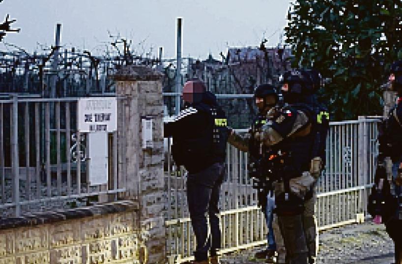 Sventato l&rsquo;assalto sulla A14, ora si cercano i basisti. Nel covo della banda anche armi da guerra