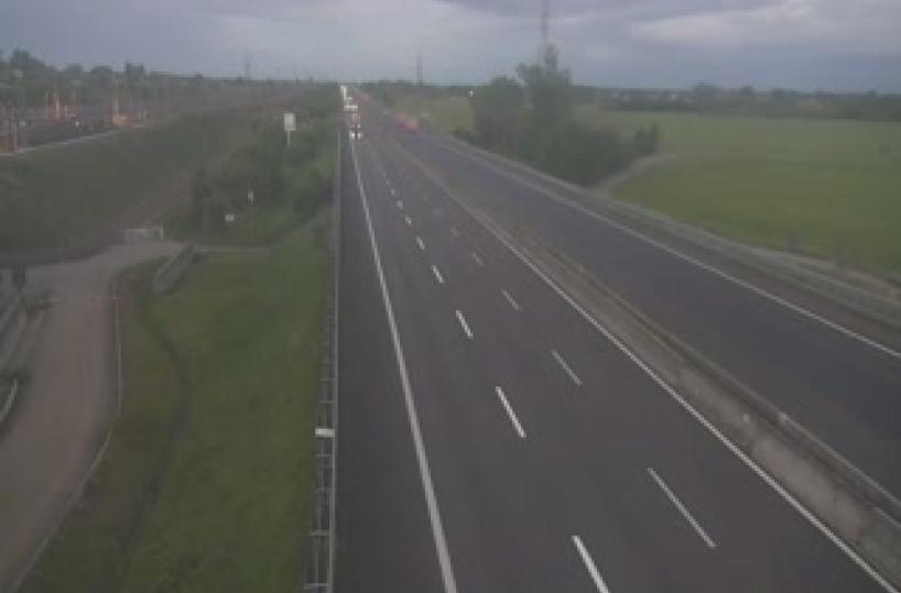 Autostrada A 14, camion fuori strada: code sul tratto Andria-Canosa