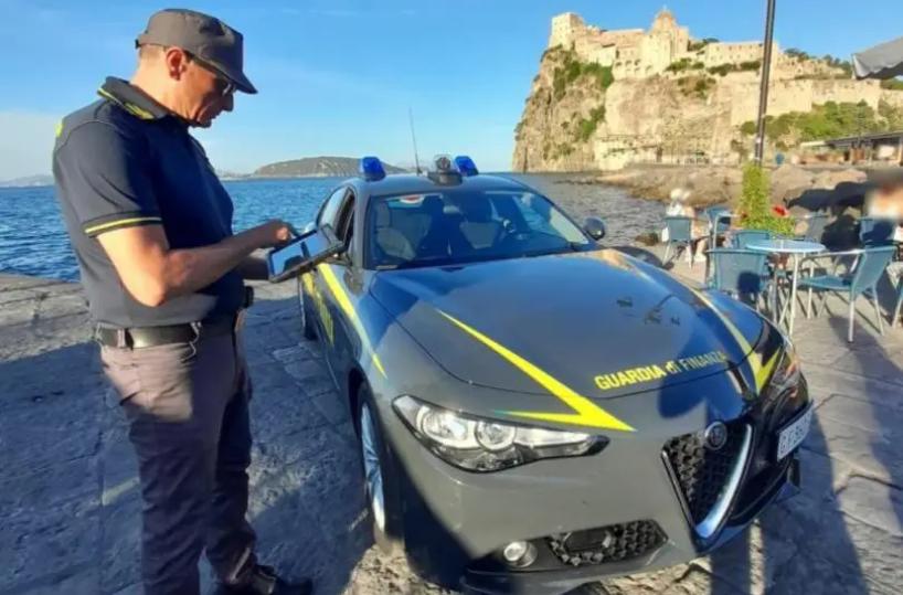 Ischia, controlli degli affitti abusivi. 52 violazioni accertate