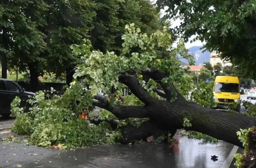 Maltempo in Toscana, 500 persone isolate a Portoferraio