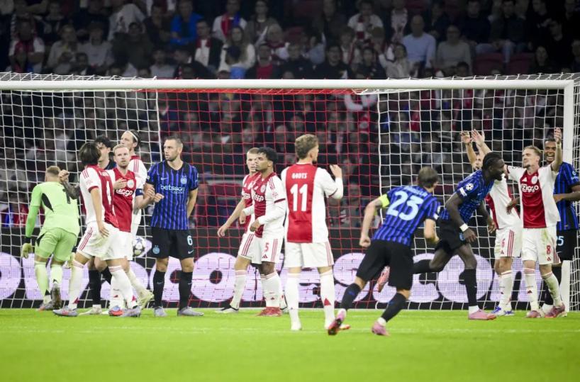 L’Inter passa 2-0 in casa Ajax, doppietta di Thuram