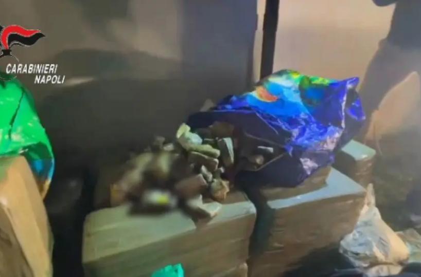 Droga dalla Spagna a Napoli per le piazze italiane, 5 arresti