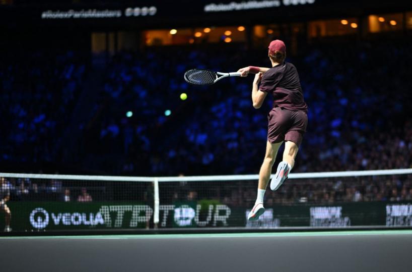 Sinner schiaccia Zverev e vola in finale a Parigi indoor