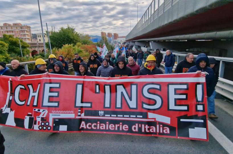 A Genova fabbrica ex Ilva occupata e blocco stradale a oltranza