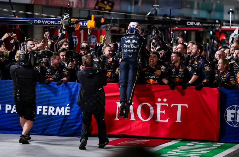 A Las Vegas vince Verstappen davanti a Norris, Leclerc sesto