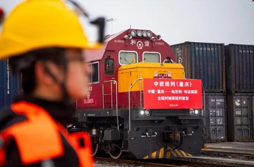 Cina, da Chongqing un nuovo servizio di treni merci verso l’Europa